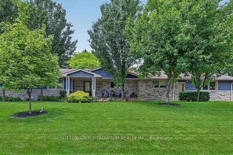 2233 Oneida Crescent