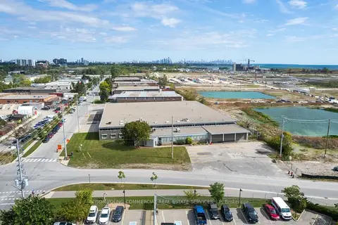 895 Lakefront Promenade