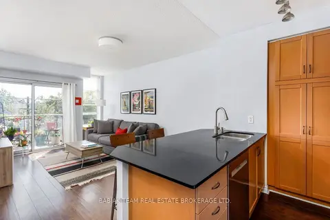 2495 Dundas Street West Street 307