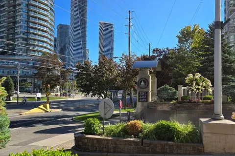 2267 Lakeshore Boulevard W 610