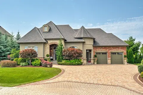 4 Holdroyd Court