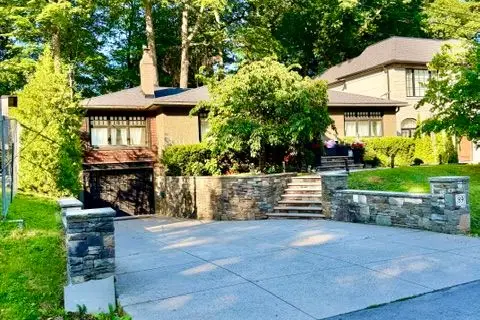 89 Holyrood Avenue