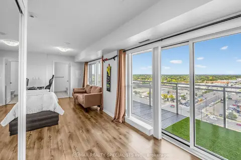 215 Queen Street E 1501