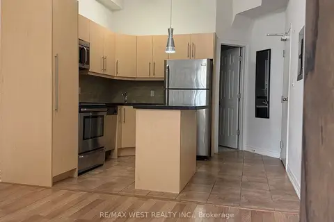 1090A Bloor Street W Upper Unit