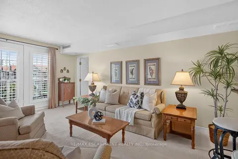216 W Plains Road W B404