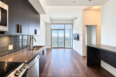 2200 Lake Shore Boulevard W LPH06