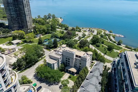 80 Palace Pier Court 302