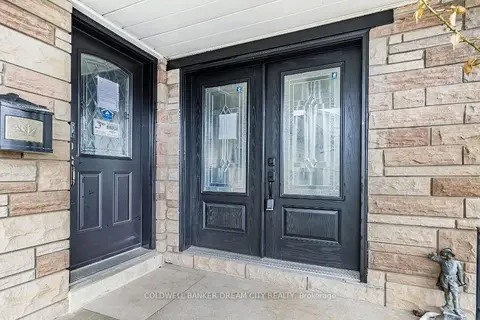 231 Elizabeth Street S LOWER