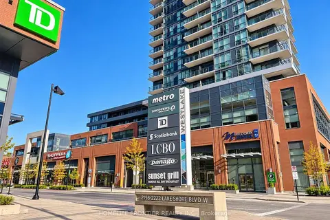 2200 Lakeshore Boulevard W 1001