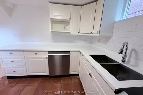 172 Queenslea Avenue Lower