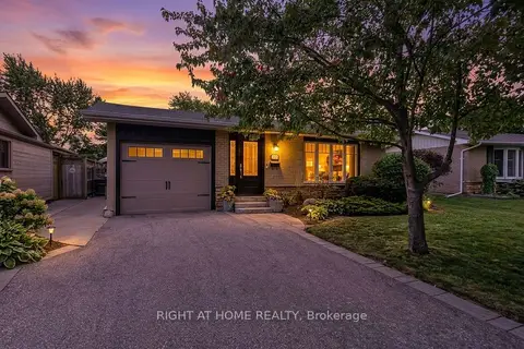 1432 Dewbourne Crescent