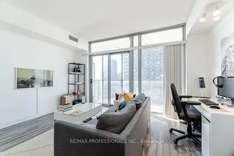 103 The Queensway Avenue 810