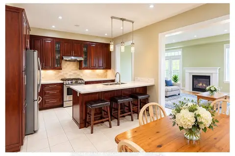 3428 Stoney Crescent