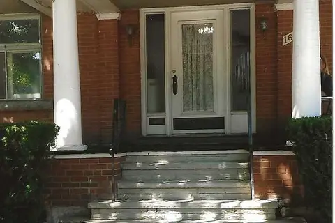 16 Wellington Street E