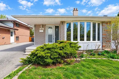2337 Padstow Crescent