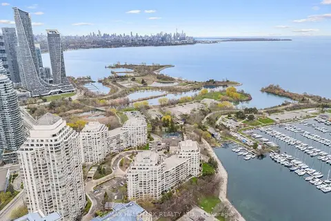 2267 Lakeshore Boulevard W 707