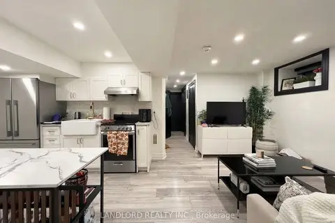 121 Sorauren Avenue 4