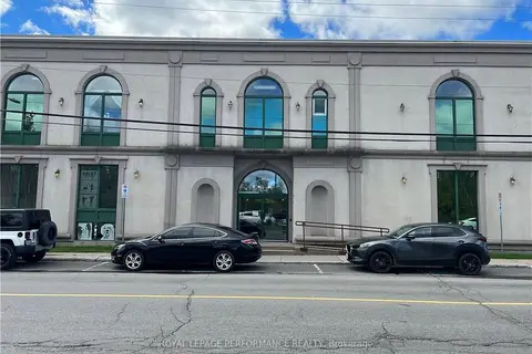 352 MAIN Street 202