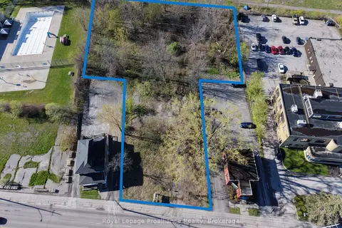 133 Dundas Street E
