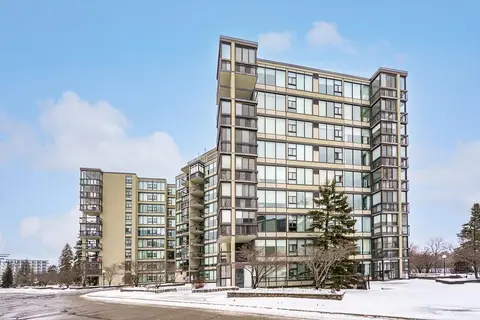 23 Woodlawn Road E 702