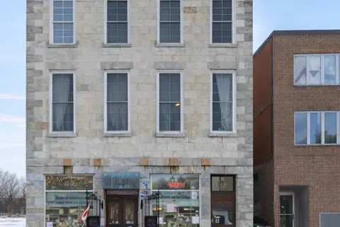 393 Front Street