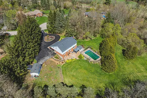 6 Iris Court