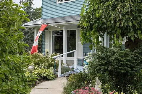 9588 Ardagh Crescent