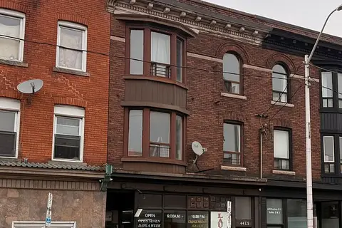 447 Barton Street E