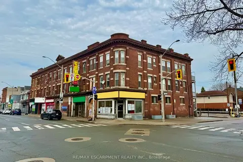 453 KING Street E