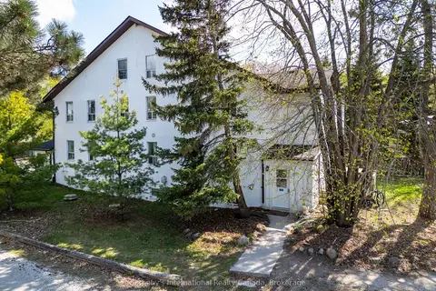210 ARLBERG Crescent