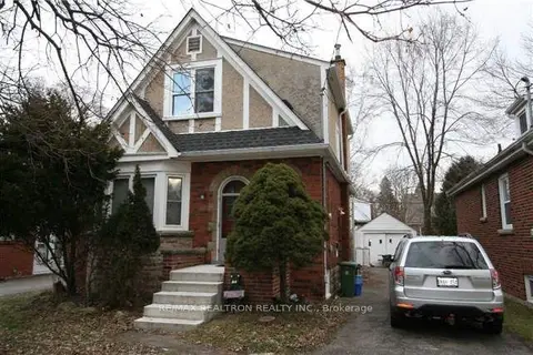 28 Hollywood Street N