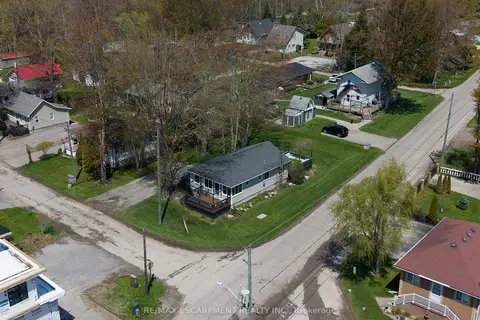 21 FERRIS Street