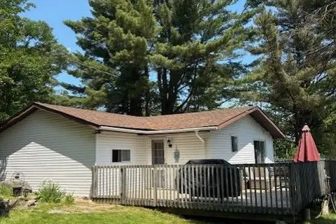 42 West Ham Lake Road