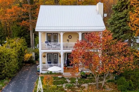 383 McNabb Street Unit 123