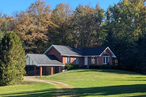 569025 6 Side Road