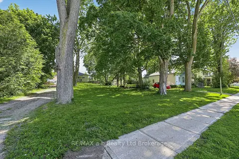 305 Hall Street