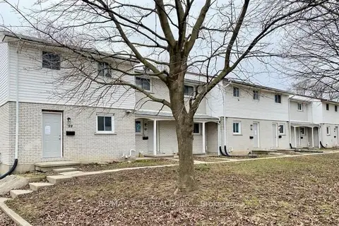99 Toulon Crescent