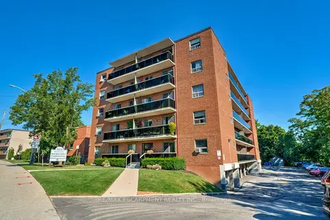 2373 King Street E 17