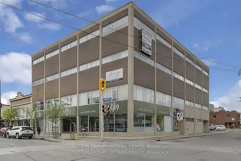 981 Wellington Street W 400