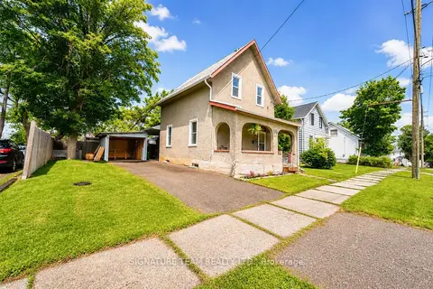 652 Moffat Street