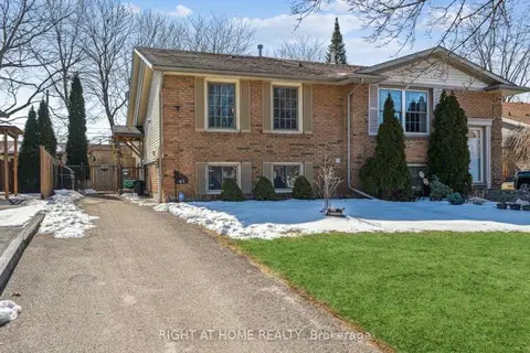 4 1/2 Leaside Drive