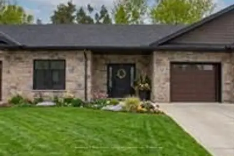 1182 Queen Street 52