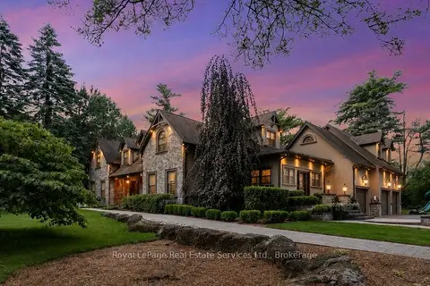 1 Stonebury Place