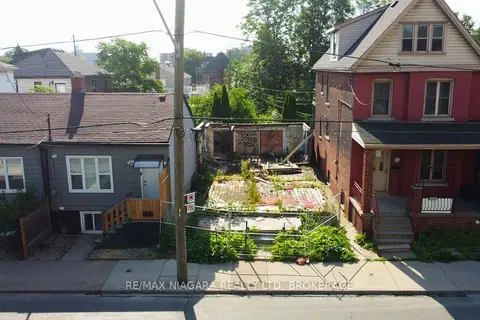 186 John Street N