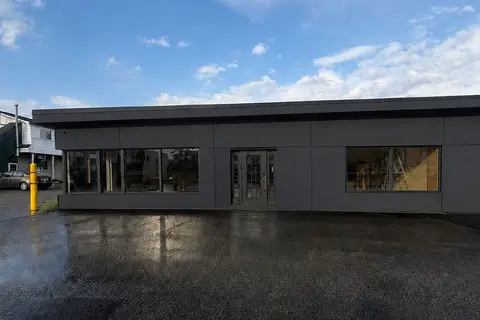 390 Muskoka Road S 4
