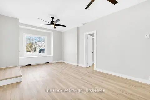 243 Bridge Street E