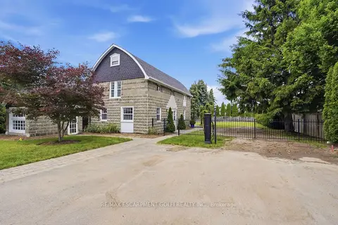 292 MAIN Street W C