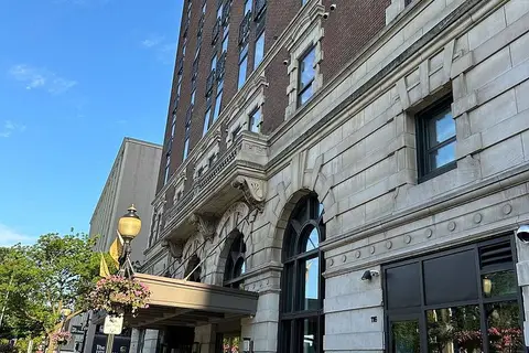 112 King Street E 306