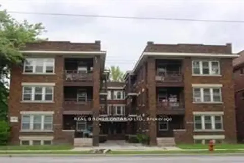 985 Main Street E 5