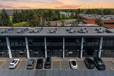 2310 St Laurent Boulevard 307-308